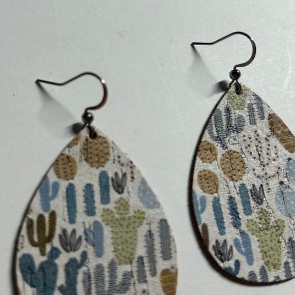Handmade Cork on Genuine Leather Cactus Southwest Teardrop Earrings 2" New - Picture 3 of 4